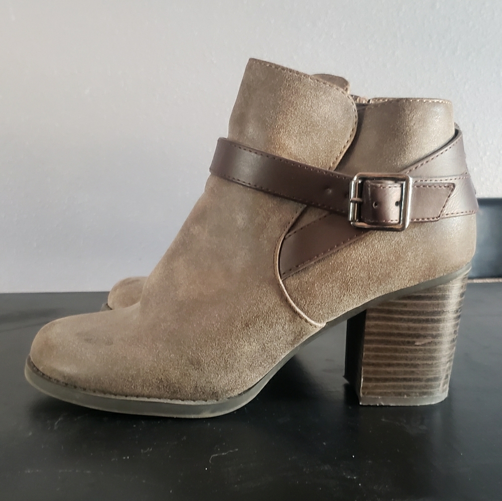 Ankle boots with straps and heel 2.5 inches